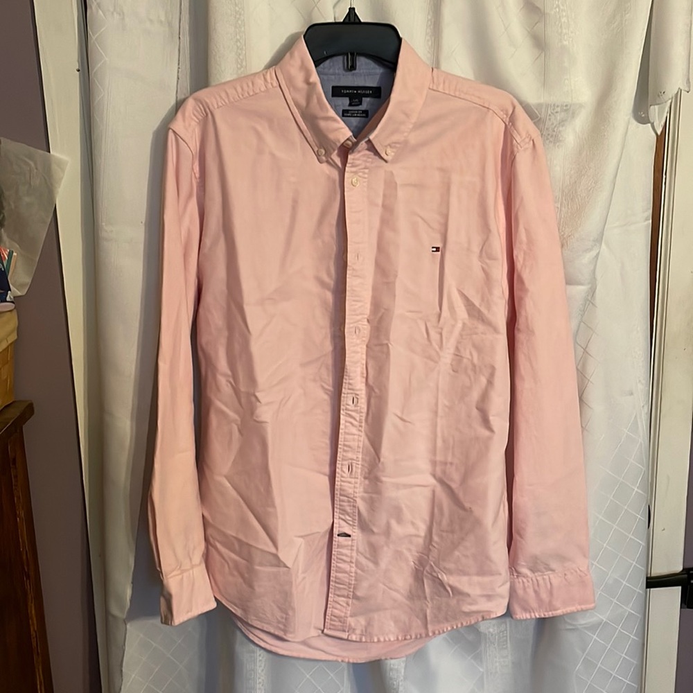 Men’s Large Tommy Hilfiger light pink long sleeve button down shirt.